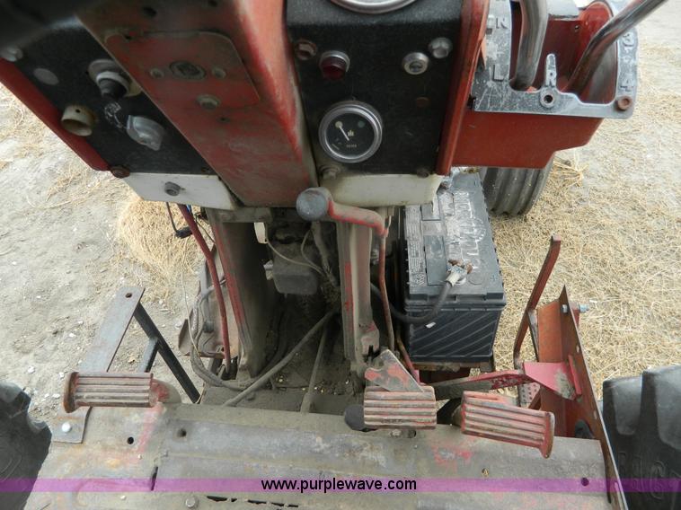 image for item G7604 1968 International F856 tractor
