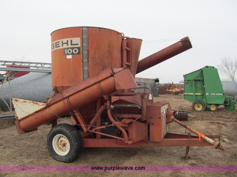 image for item M9252 Gehl grinder mixer with shaft