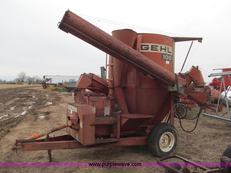 image for item M9252 Gehl grinder mixer with shaft