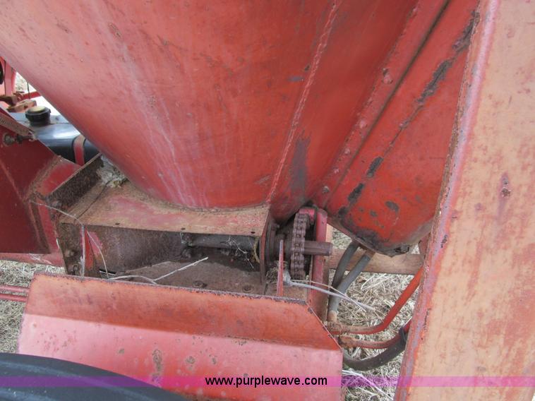 image for item M9252 Gehl grinder mixer with shaft