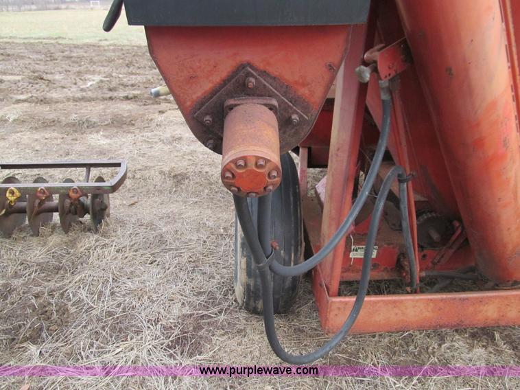 image for item M9252 Gehl grinder mixer with shaft