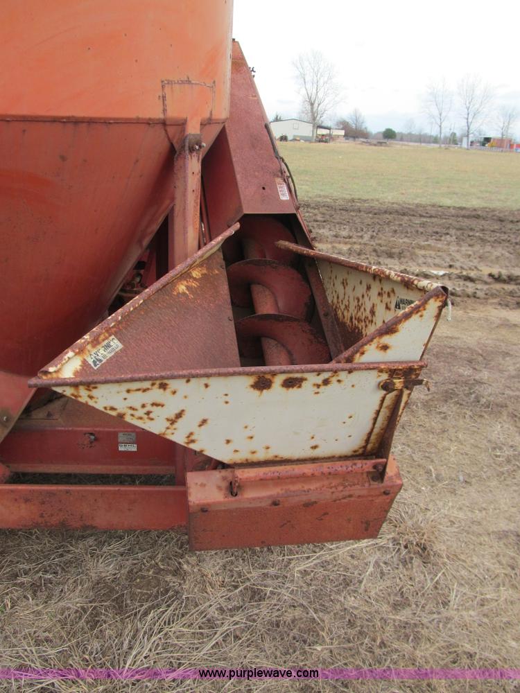 image for item M9252 Gehl grinder mixer with shaft