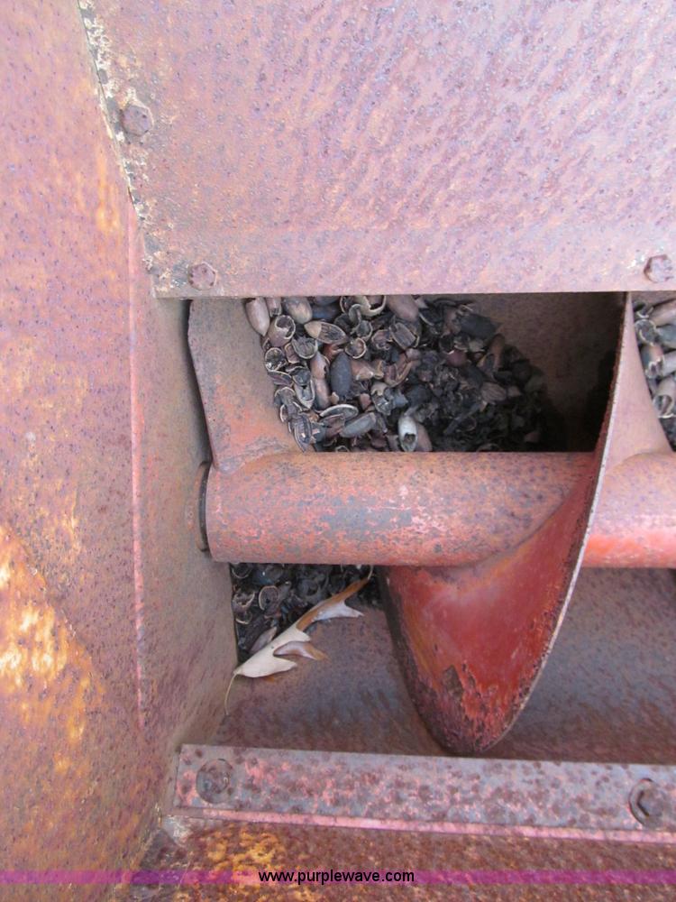 image for item M9252 Gehl grinder mixer with shaft