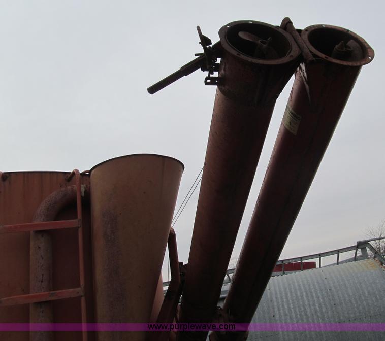 image for item M9252 Gehl grinder mixer with shaft