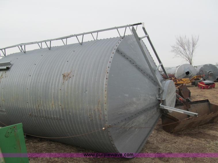image for item M9254 Feed storage bin