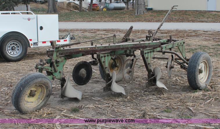 image for item O9431 John Deere three bottom plow
