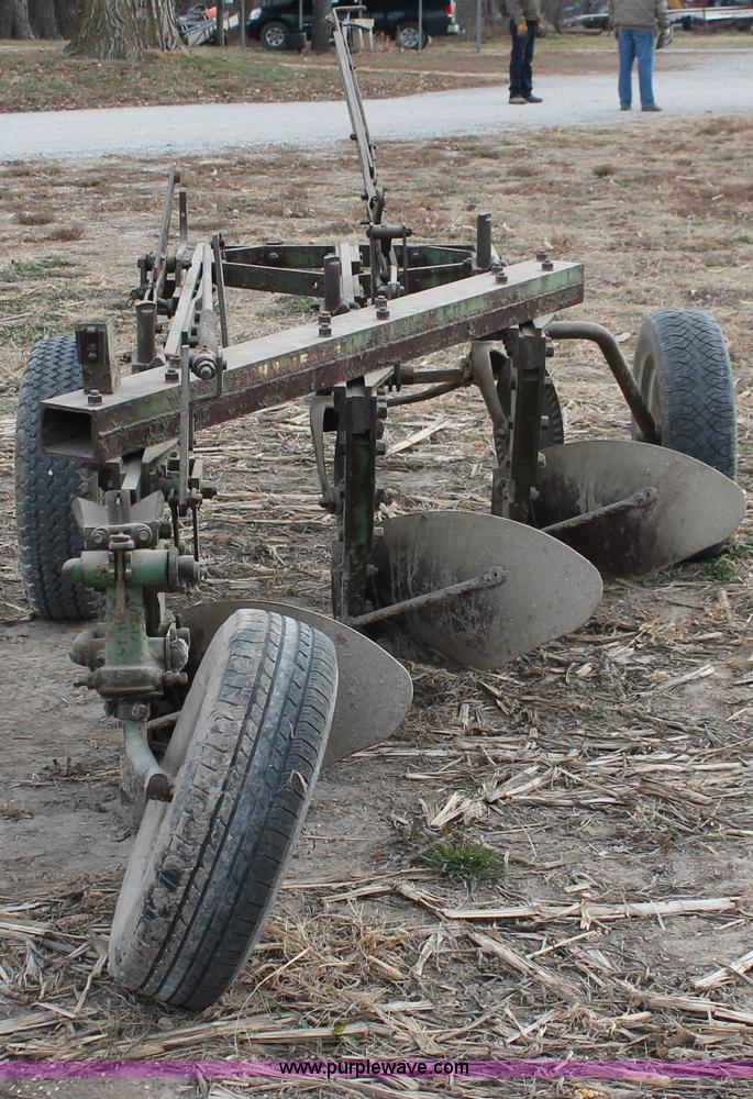 image for item O9431 John Deere three bottom plow