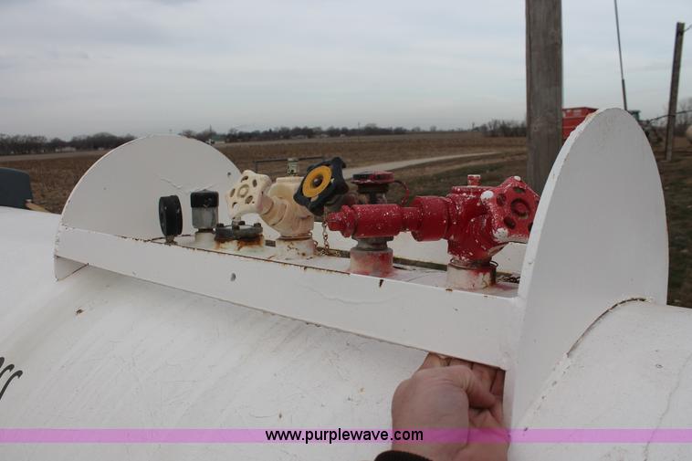 image for item O9433 1,000 gallon NH3 anhydrous ammonia tank