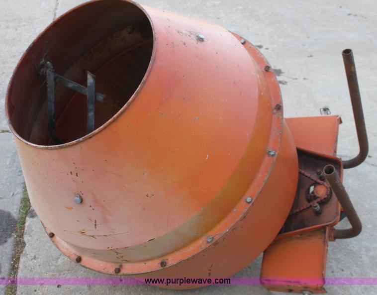 image for item V9434 Concrete mixer