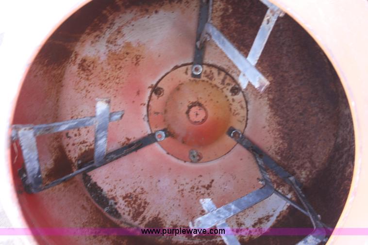 image for item V9434 Concrete mixer