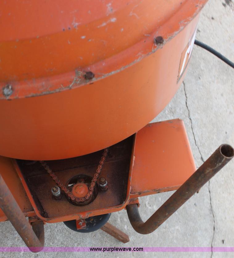 image for item V9434 Concrete mixer