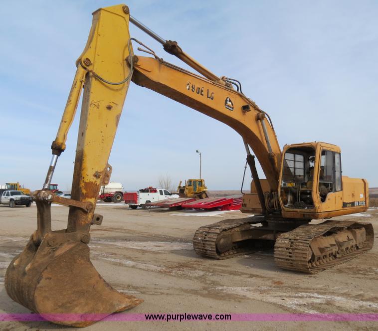 image for item B4550 1995 John Deere 690E LC excavator
