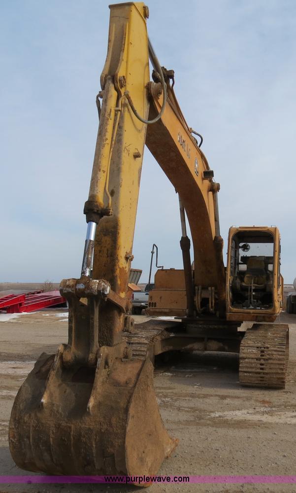 image for item B4550 1995 John Deere 690E LC excavator