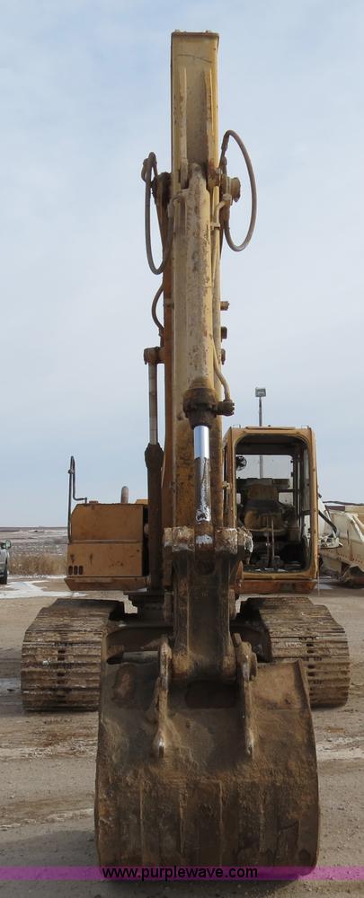 image for item B4550 1995 John Deere 690E LC excavator