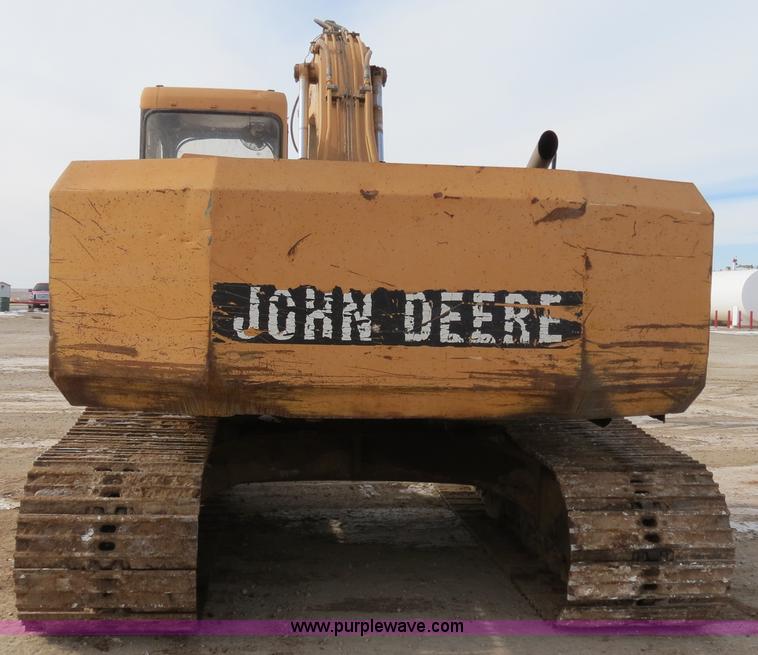 image for item B4550 1995 John Deere 690E LC excavator