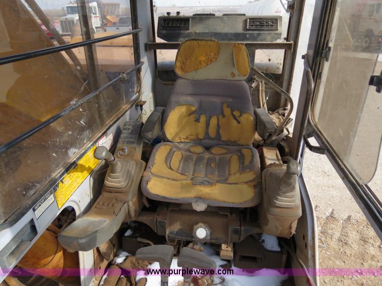 image for item B4550 1995 John Deere 690E LC excavator