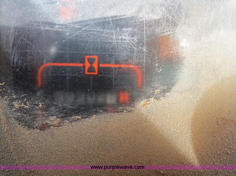 image for item B4550 1995 John Deere 690E LC excavator