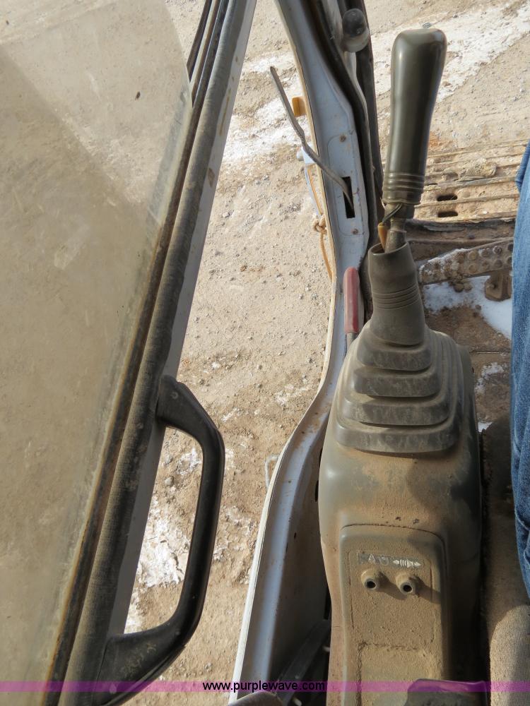 image for item B4550 1995 John Deere 690E LC excavator