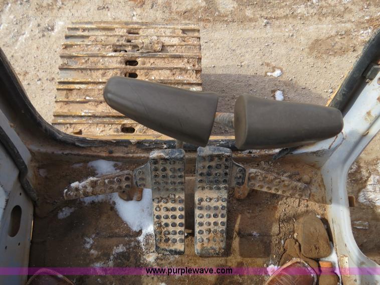 image for item B4550 1995 John Deere 690E LC excavator