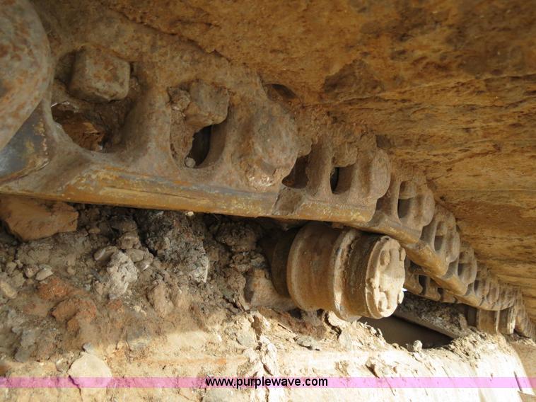 image for item B4550 1995 John Deere 690E LC excavator