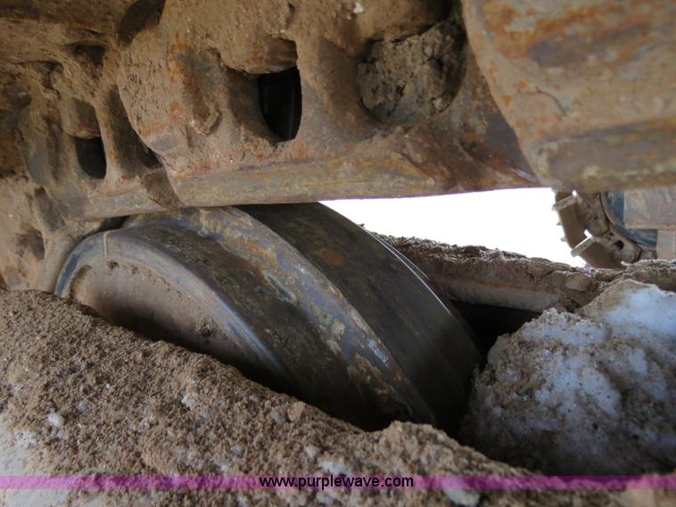 image for item B4550 1995 John Deere 690E LC excavator