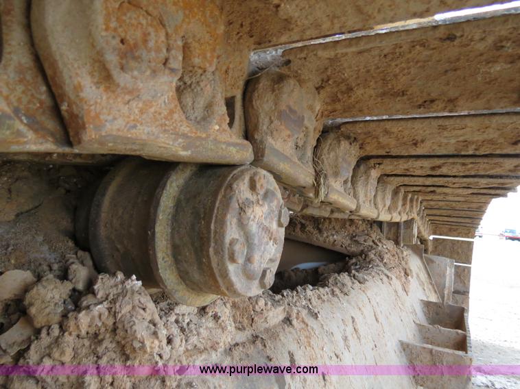 image for item B4550 1995 John Deere 690E LC excavator