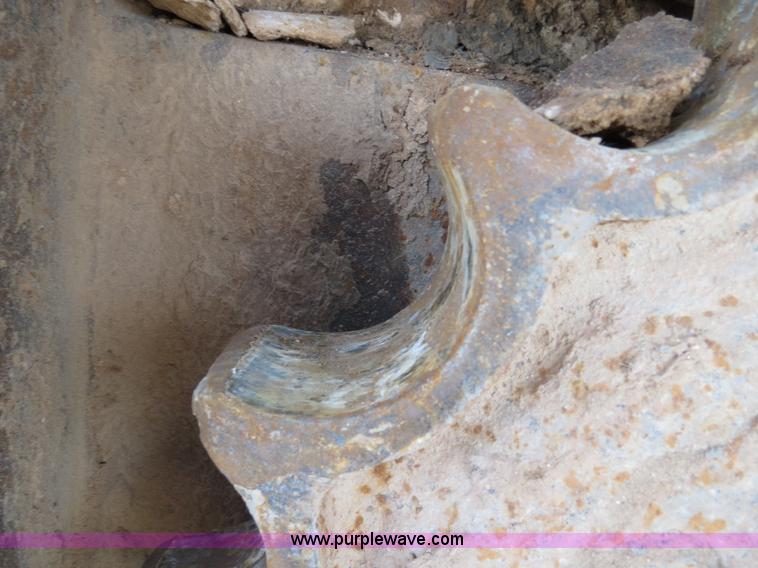 image for item B4550 1995 John Deere 690E LC excavator