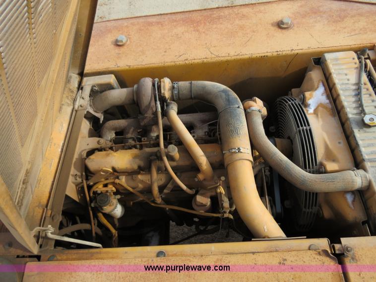 image for item B4550 1995 John Deere 690E LC excavator