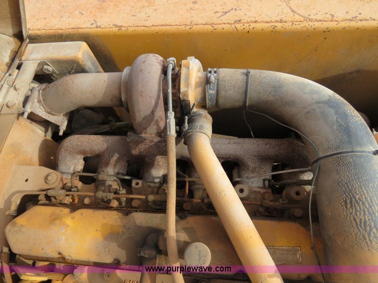 image for item B4550 1995 John Deere 690E LC excavator