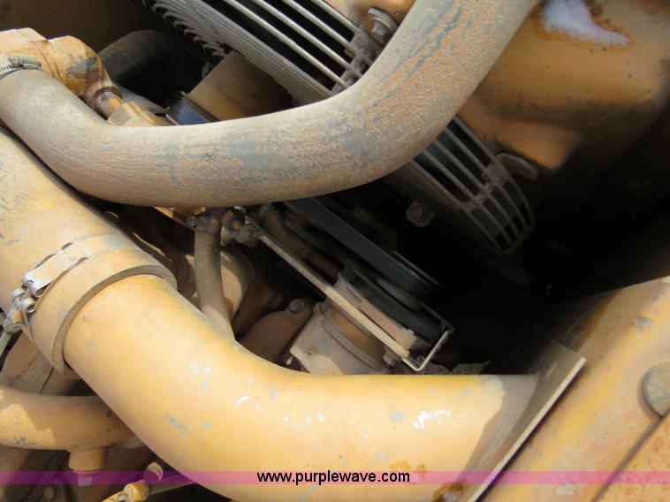 image for item B4550 1995 John Deere 690E LC excavator