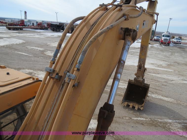 image for item B4550 1995 John Deere 690E LC excavator