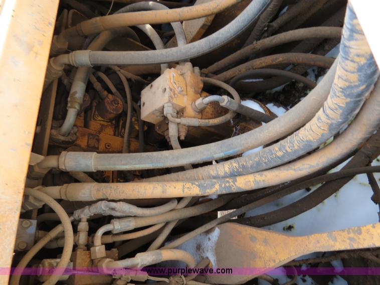 image for item B4550 1995 John Deere 690E LC excavator