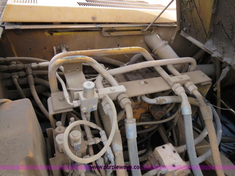 image for item B4550 1995 John Deere 690E LC excavator