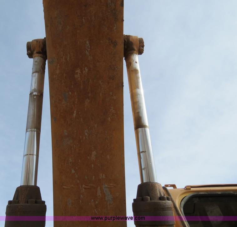 image for item B4550 1995 John Deere 690E LC excavator