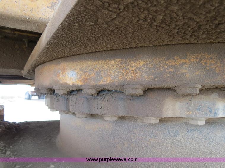 image for item B4550 1995 John Deere 690E LC excavator