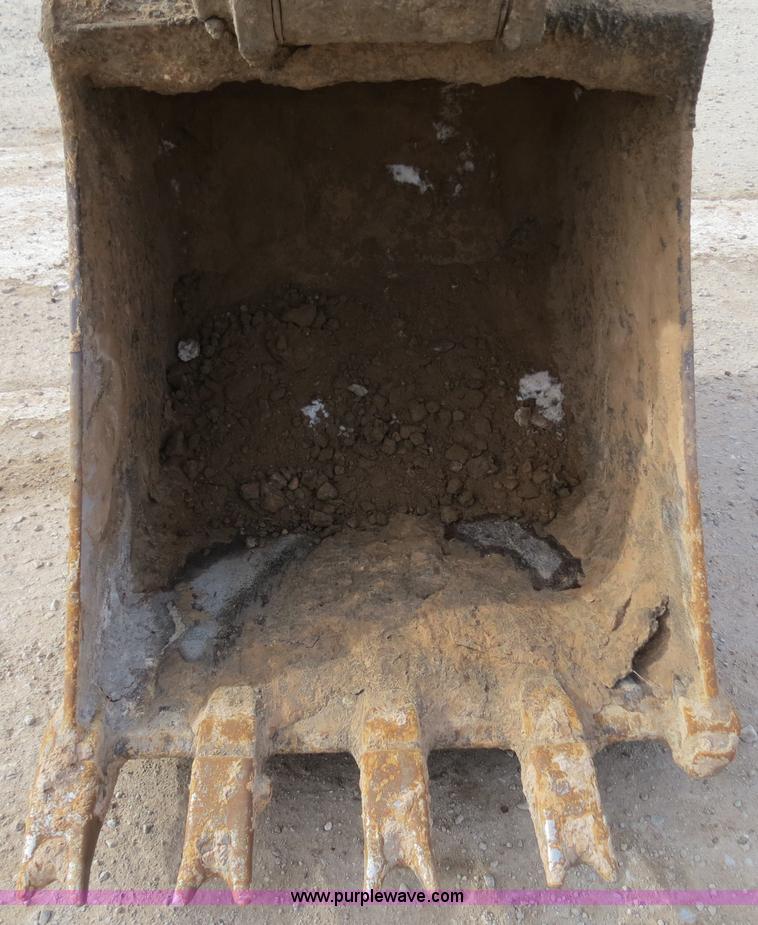 image for item B4550 1995 John Deere 690E LC excavator