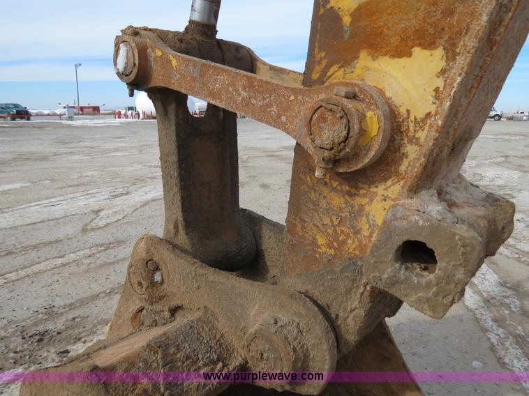 image for item B4550 1995 John Deere 690E LC excavator