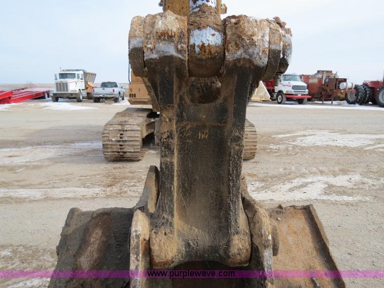 image for item B4550 1995 John Deere 690E LC excavator