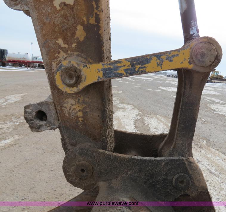 image for item B4550 1995 John Deere 690E LC excavator