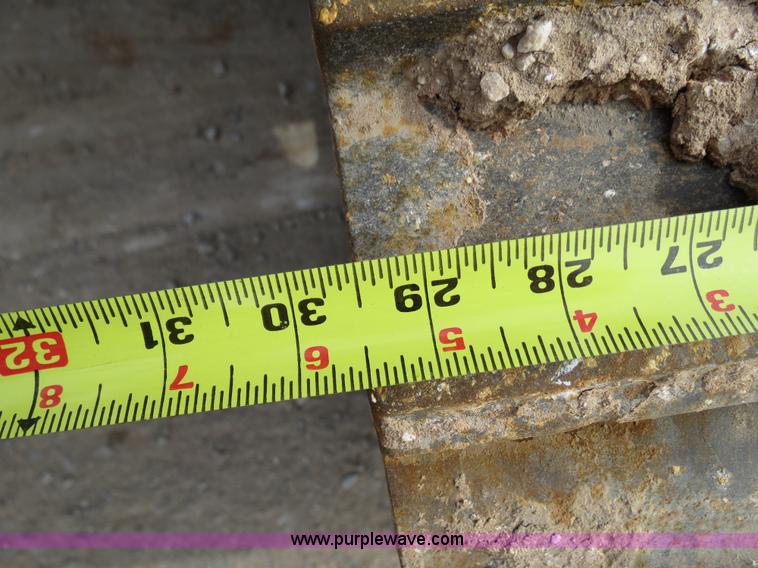 image for item B4550 1995 John Deere 690E LC excavator