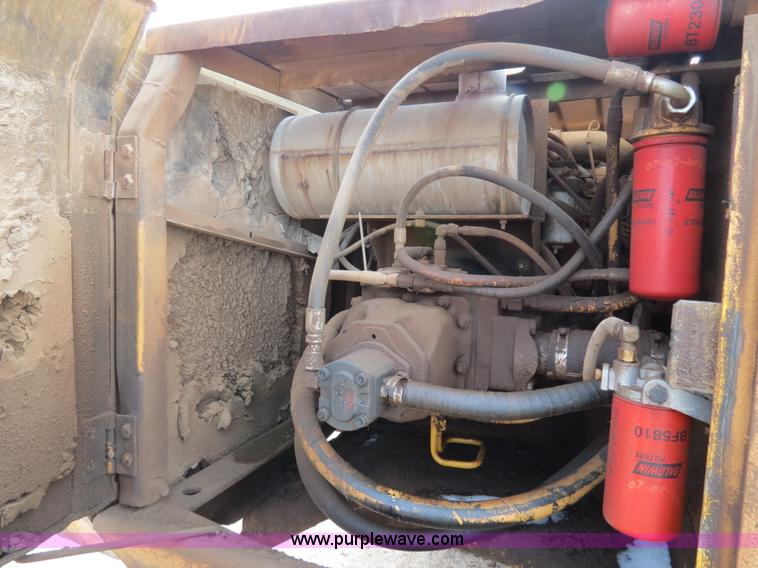 image for item B4550 1995 John Deere 690E LC excavator