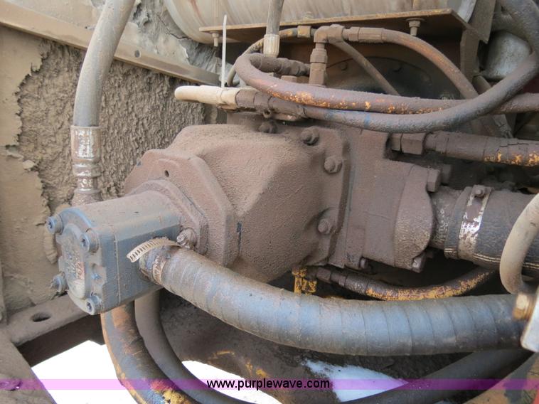 image for item B4550 1995 John Deere 690E LC excavator