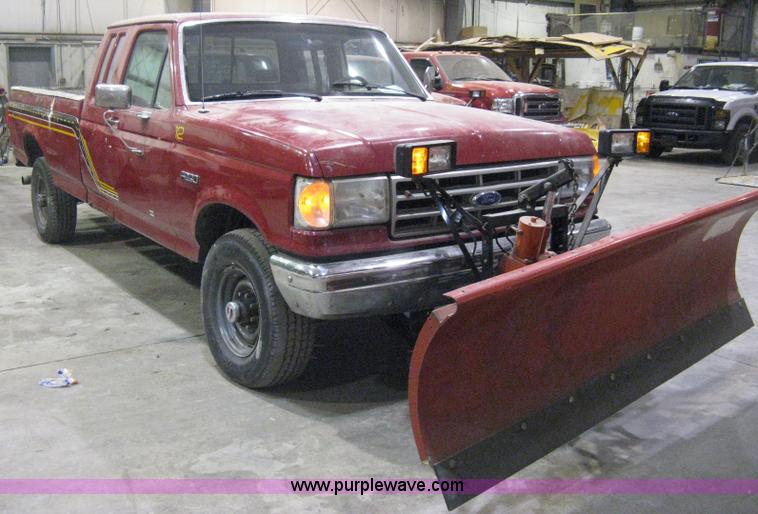 image for item B8461 1989 Ford F250 HD Custom SuperCab plow truck