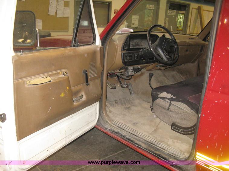 image for item B8461 1989 Ford F250 HD Custom SuperCab plow truck