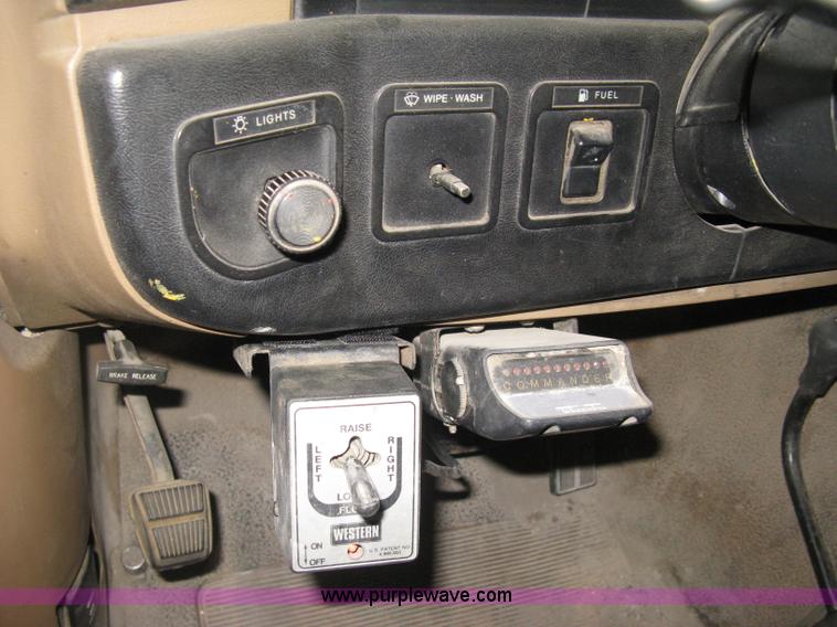 image for item B8461 1989 Ford F250 HD Custom SuperCab plow truck