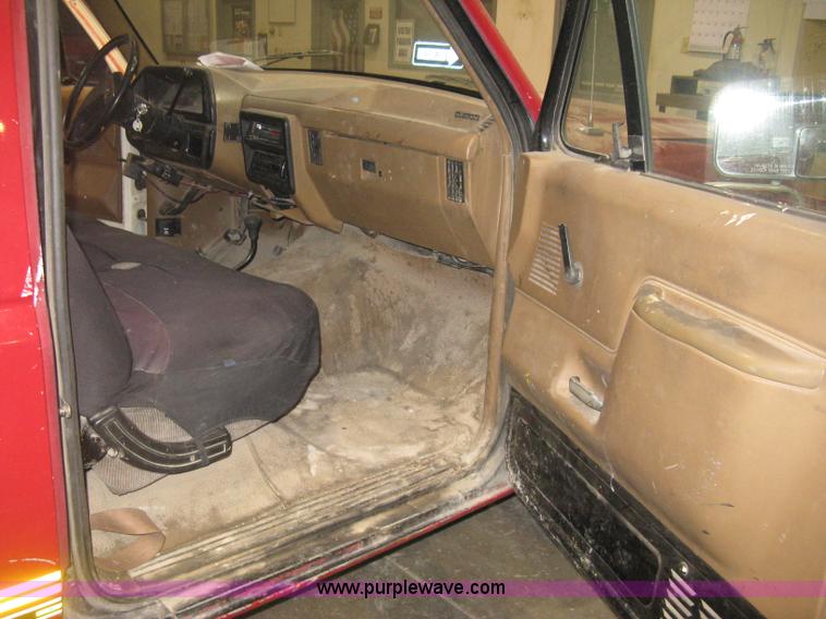 image for item B8461 1989 Ford F250 HD Custom SuperCab plow truck