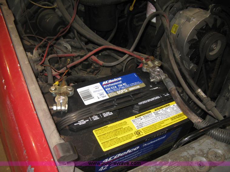 image for item B8461 1989 Ford F250 HD Custom SuperCab plow truck