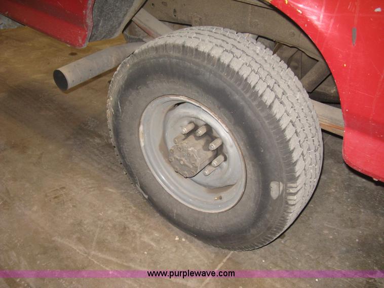 image for item B8461 1989 Ford F250 HD Custom SuperCab plow truck