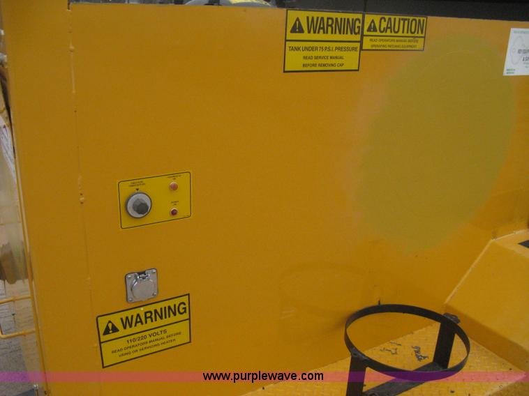 image for item B8463 2007 Schwarze SP10 spray patcher