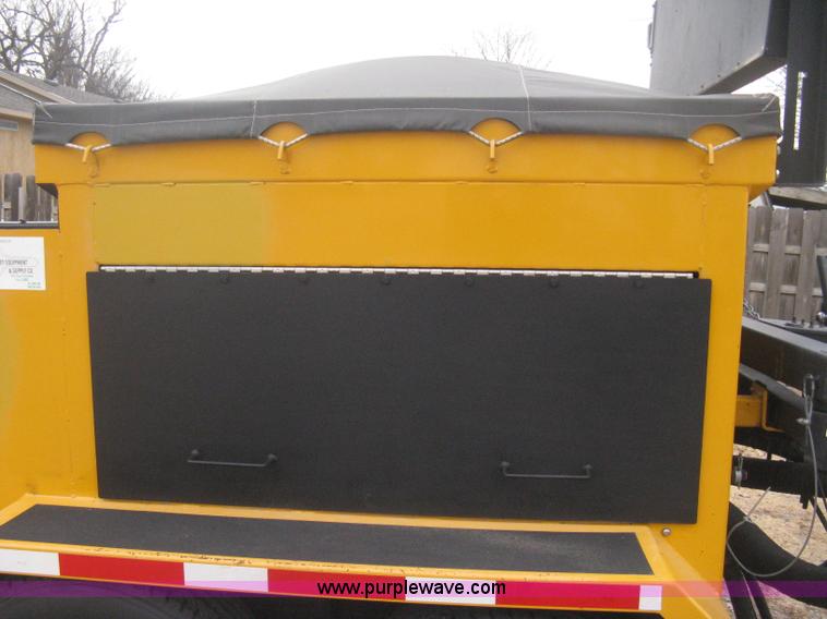 image for item B8463 2007 Schwarze SP10 spray patcher